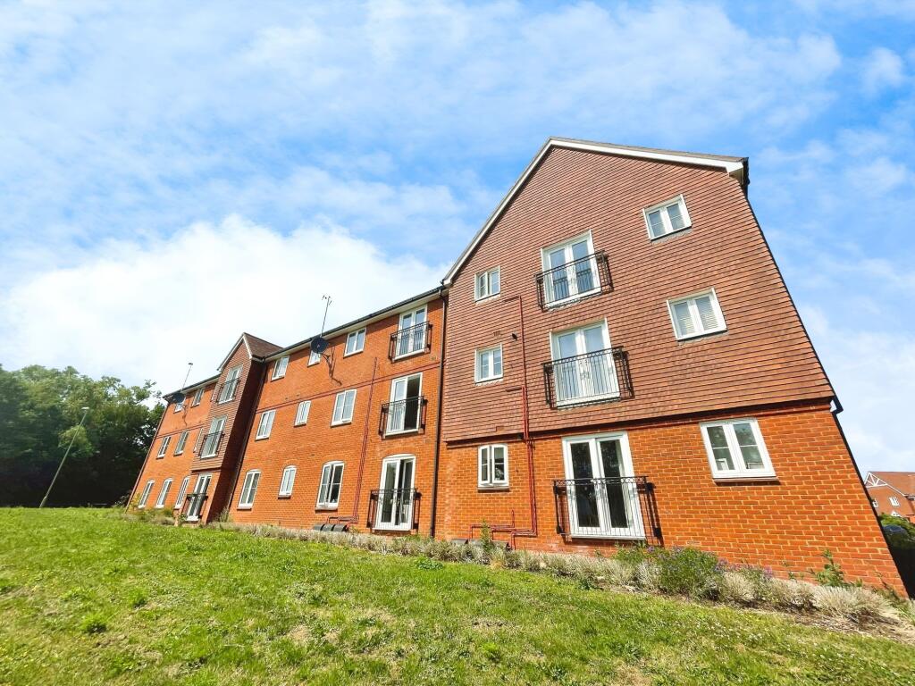 Main image of property: Appian Way, Chineham, RG24