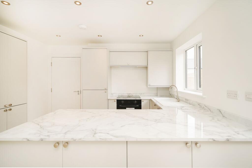 Main image of property: 5 Manor Farm Row, Upperthorpe Road Killamarsh S21