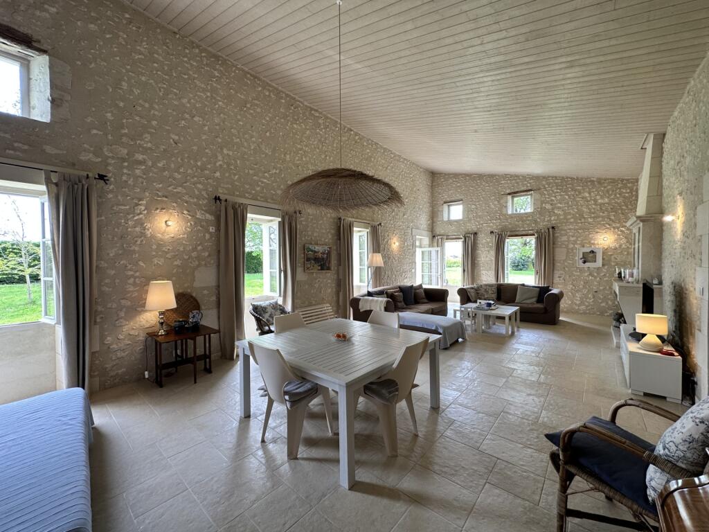 Main image of property: 17120 floirac