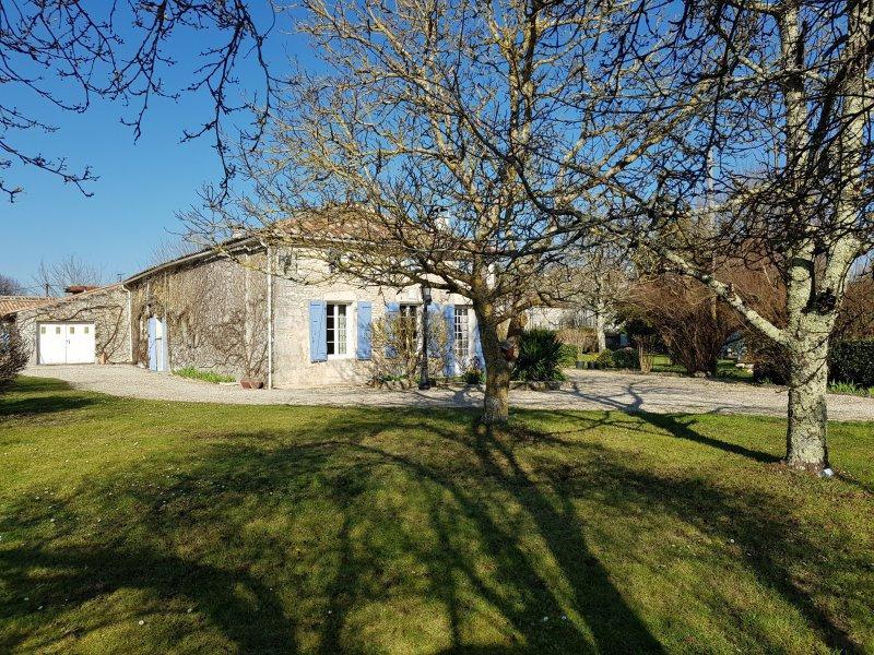 3 bedroom house for sale in 17150 st-thomas-de-conac, France