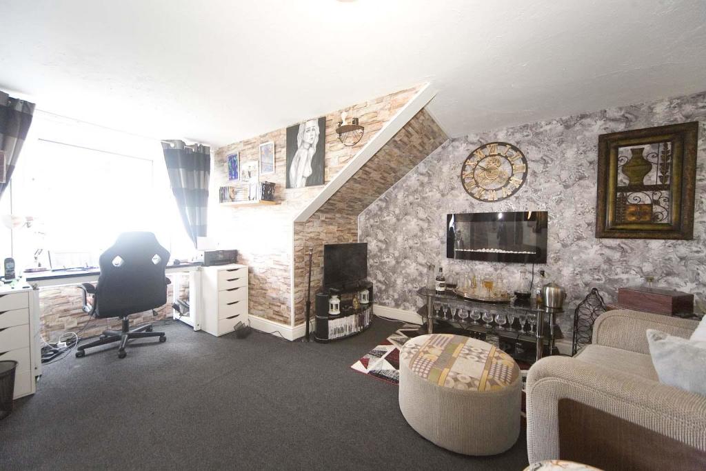 6 bedroom terraced house for sale in Henry Smith Terrace, Hartlepool, TS24