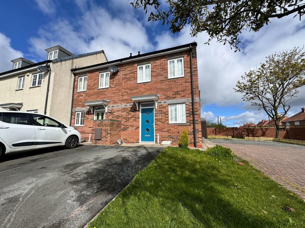 2 bedroom end of terrace house for sale in Denewood, Murton, Seaham, SR7