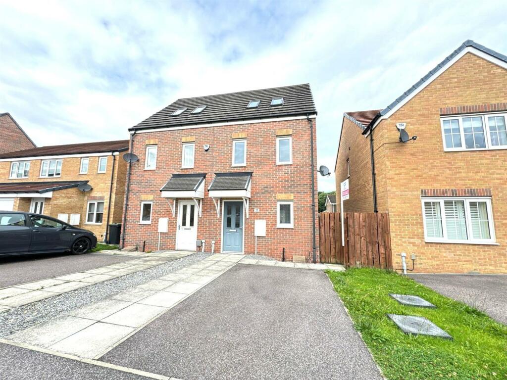 3 bedroom semidetached house for sale in Springbank, Peterlee, SR8