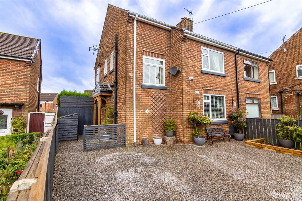 3 bedroom semidetached house for sale in Park Crescent, Stillington