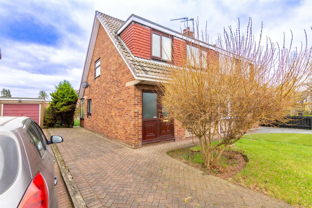 3 bedroom semidetached house for sale in Earlsdon Avenue