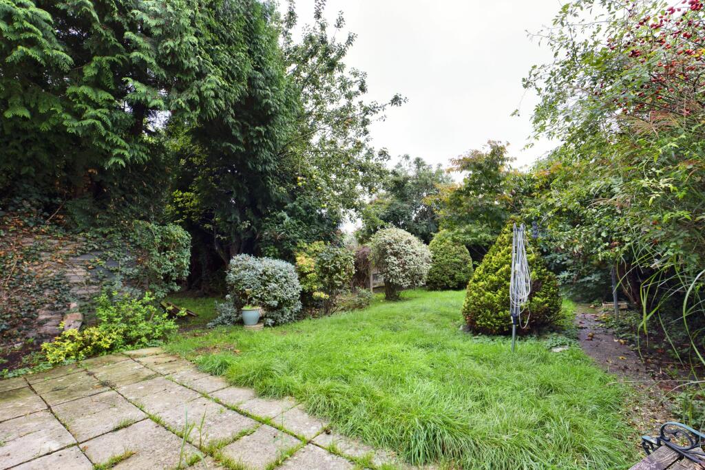 4 bedroom detached house for sale in Moat Road, East Grinstead, West Sussex, RH19