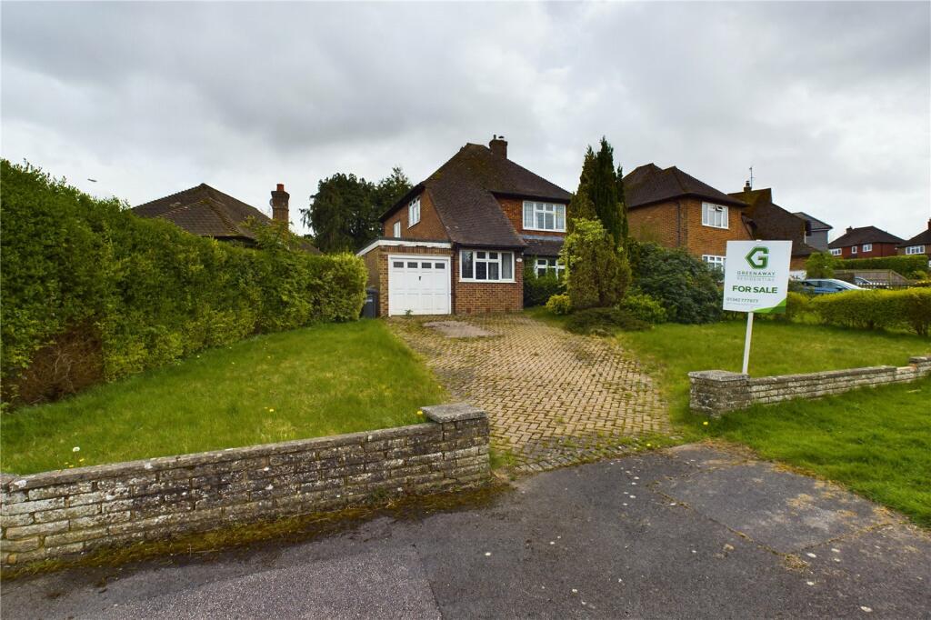 3 bedroom detached house for sale in Fairlawn Crescent, East Grinstead