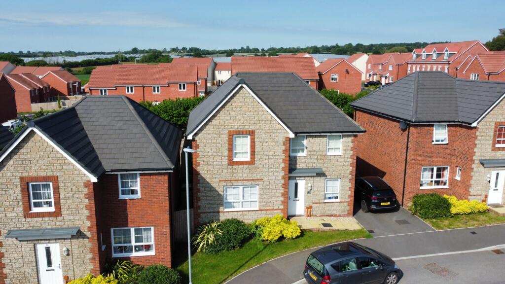 4 bedroom detached house for rent in Sterling Way, North Petherton, TA6