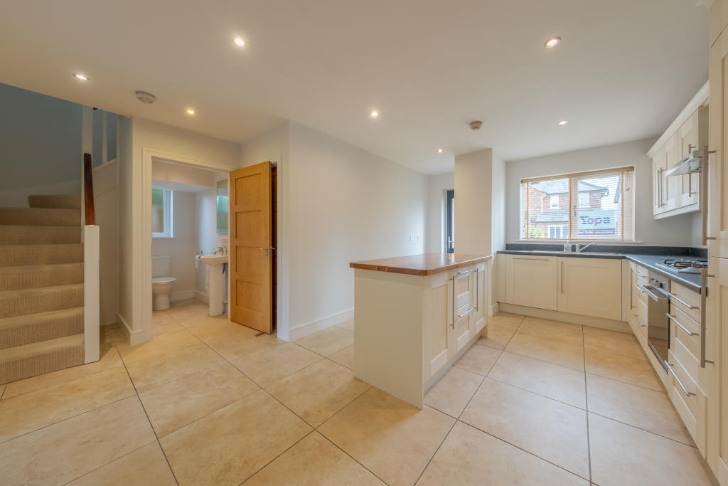 4 bedroom detached house for sale in Oak Court, Mancot, CH5