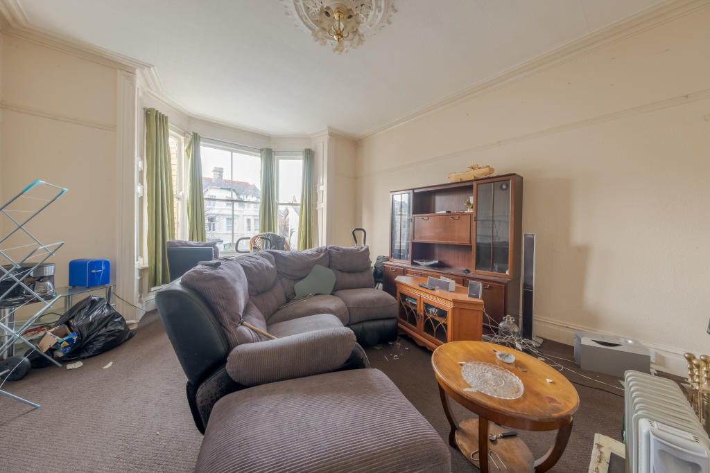 2 bedroom flat for sale in Wynnstay Road, Colwyn Bay, LL29