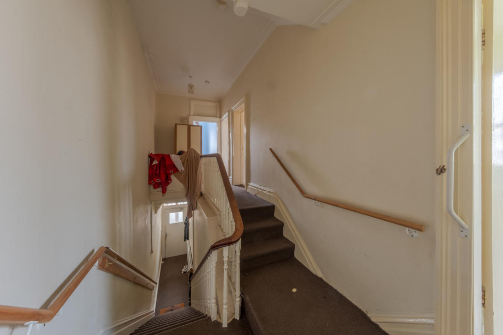 2 bedroom flat for sale in Wynnstay Road, Colwyn Bay, LL29