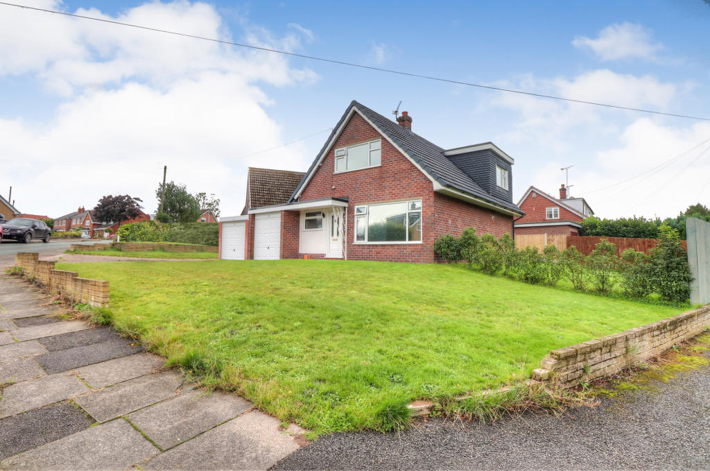 3 bedroom detached bungalow for sale in Hawthorne Drive, Sandbach, CW11