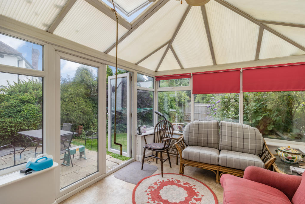 3 bedroom semidetached house for sale in Bucknalls Lane, Watford, WD25