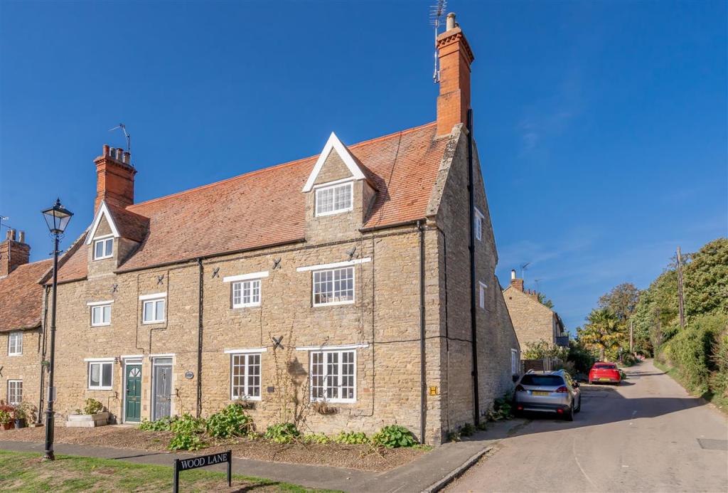 5 bedroom terraced house for sale in Manor Cottage, High Street, Weston