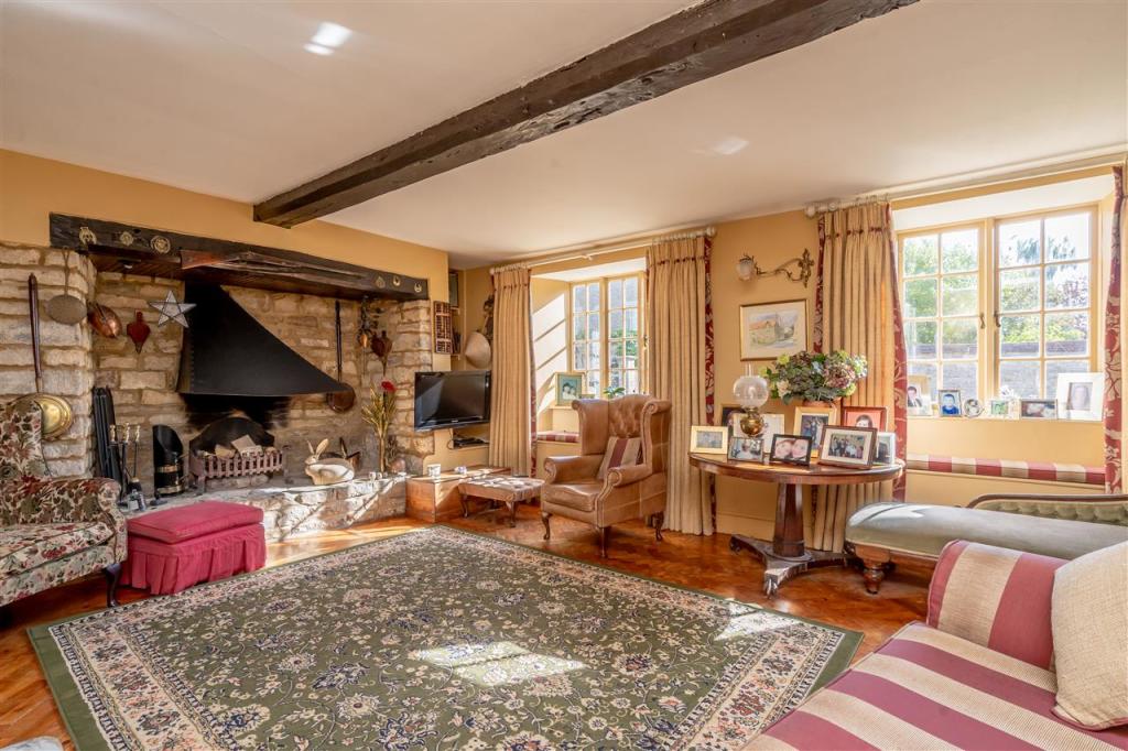 5 bedroom terraced house for sale in Manor Cottage, High Street, Weston