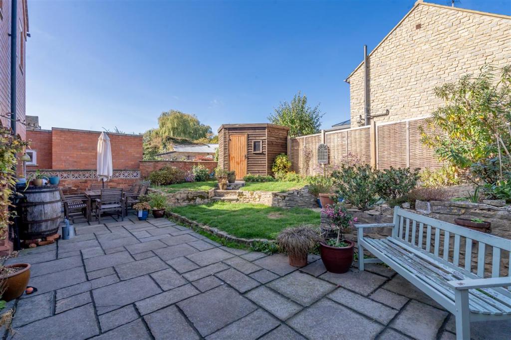 5 bedroom terraced house for sale in Manor Cottage, High Street, Weston