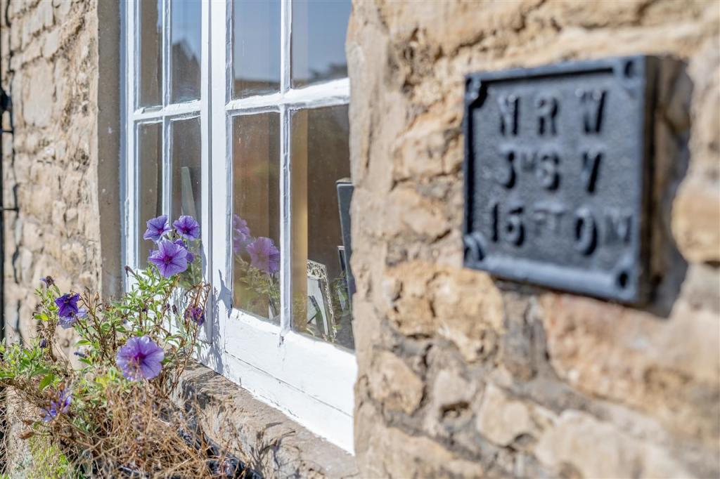 5 bedroom terraced house for sale in Manor Cottage, High Street, Weston