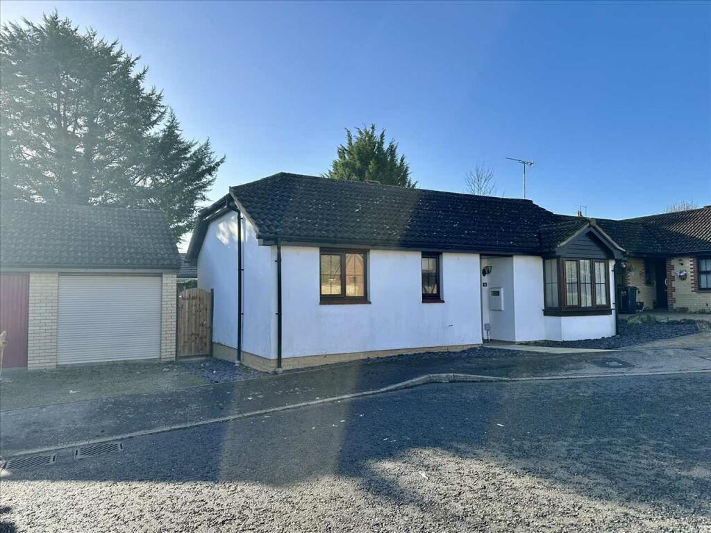 2 bedroom bungalow for sale in Hipwell Court, Olney, MK46