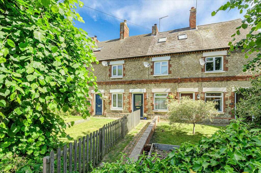 2 bedroom terraced house for sale in High Street, Bozeat, NN29