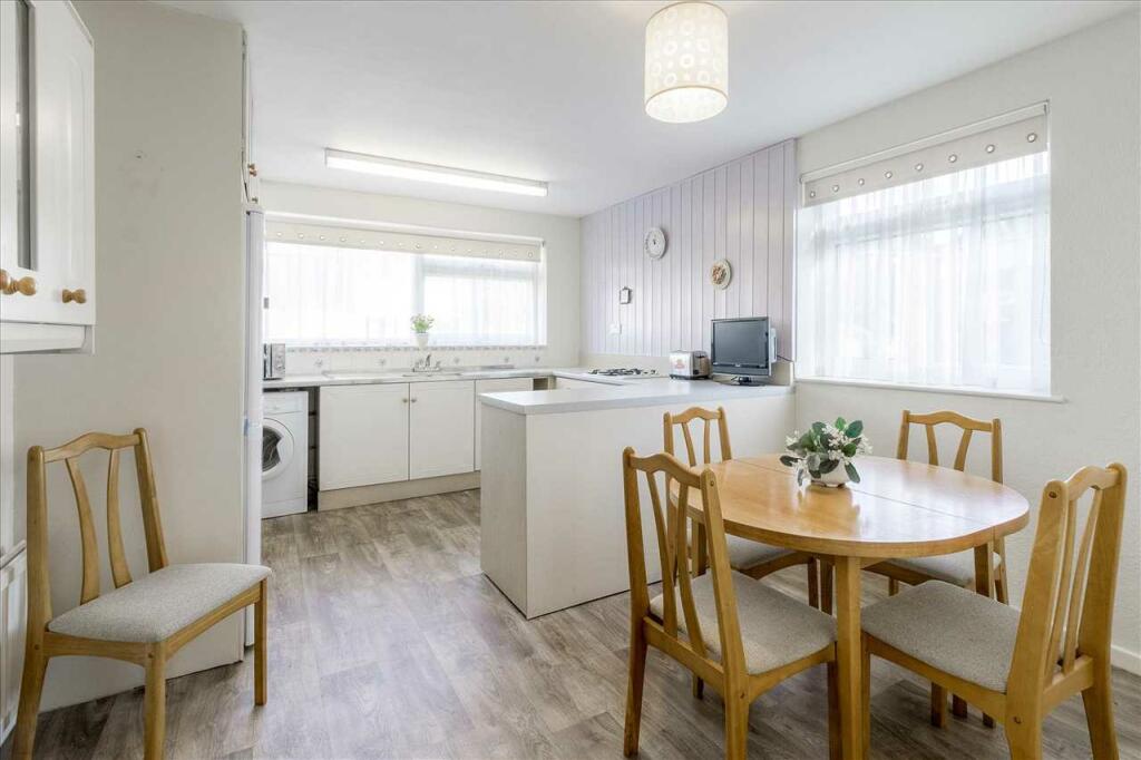 3 bedroom semidetached house for sale in Riverside, Leighton Buzzard, LU7