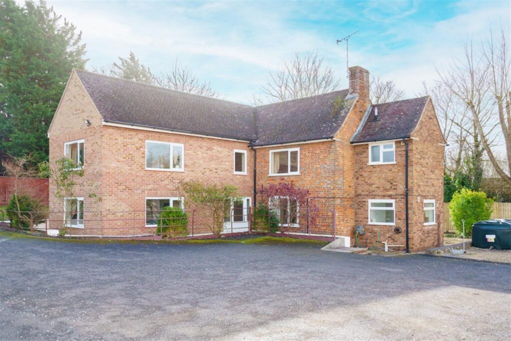 Main image of property: Holloway Farm, Milton Common, OX33