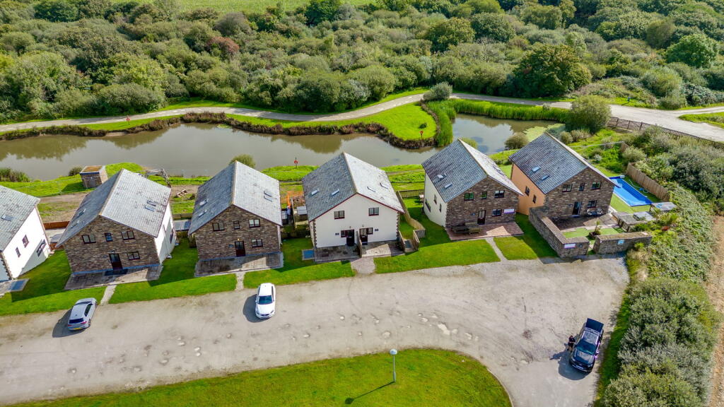 4 bedroom semi-detached house