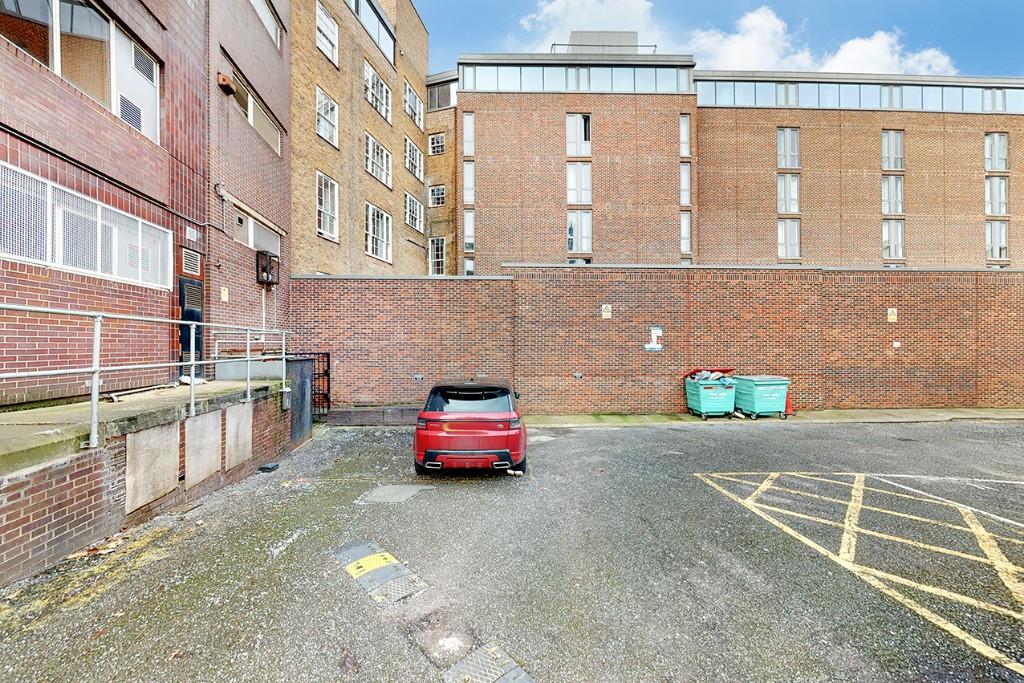 Office to lease in Waterloo Road, London, SE1