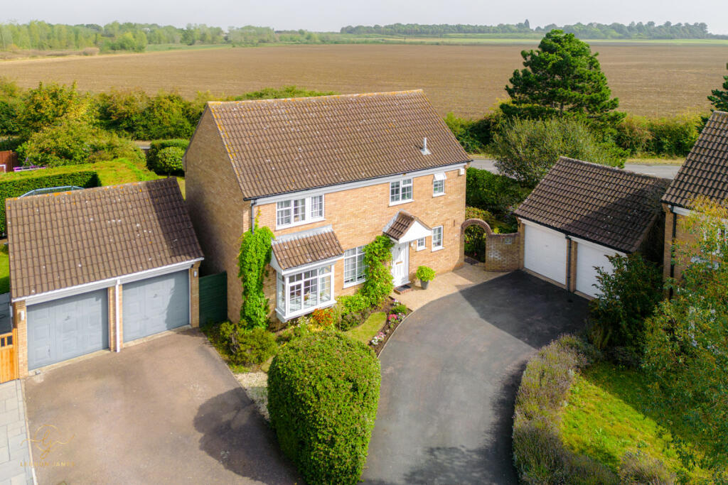 4 bedroom detached house for sale in Arran Way, St Ives, PE27