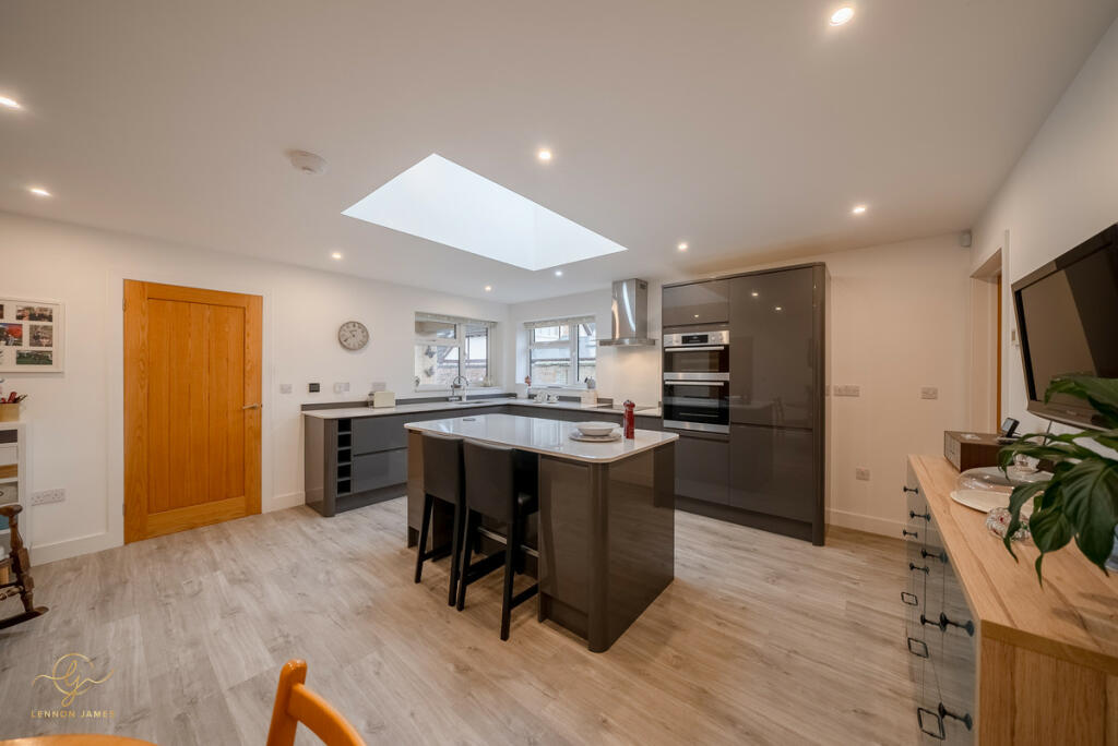 2 bedroom detached bungalow for sale in High Street, Somersham, PE28