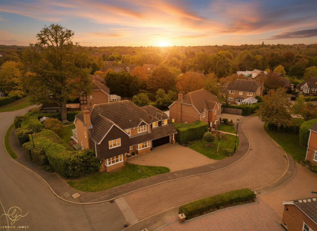 Main image of property: Laurel Valley, Collingtree Park, Collingtree, NN4