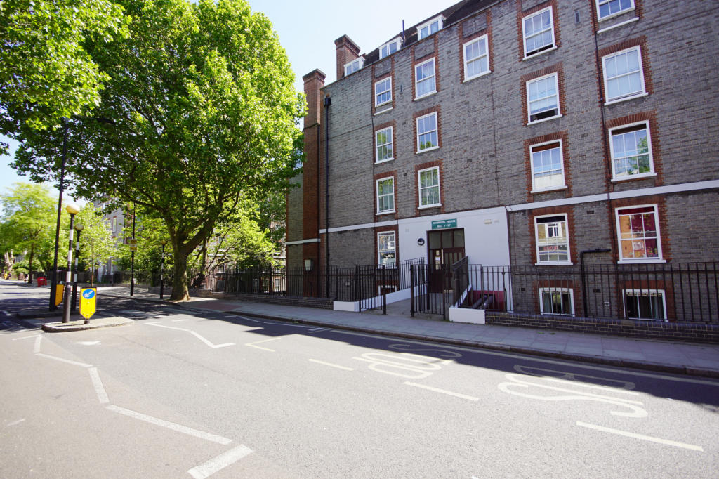 3 bedroom apartment for rent in Kenbrook House, Leighton Road, Kentish