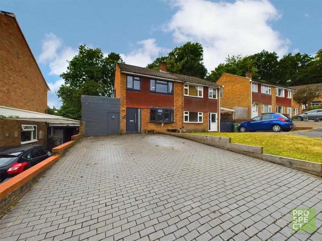 3 bedroom semidetached house for sale in Abbey Way, Farnborough