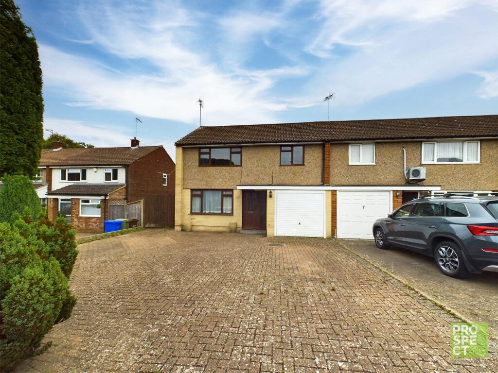 3 Bedroom End Of Terrace House For Sale In Horn Road Farnborough