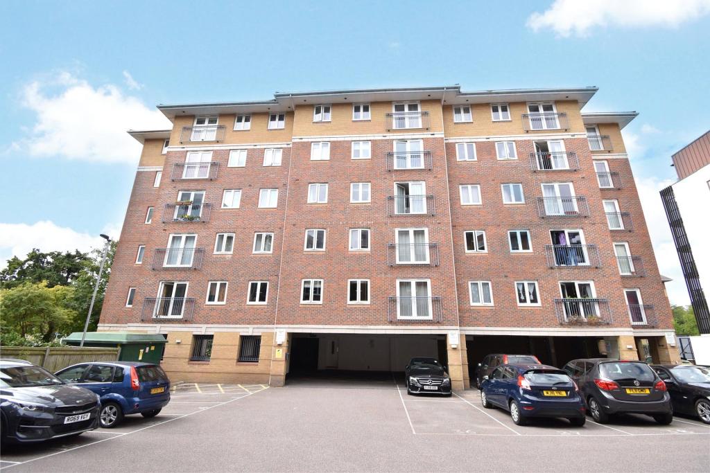 1 bedroom apartment for sale in Chapter House, 294 Farnborough Road