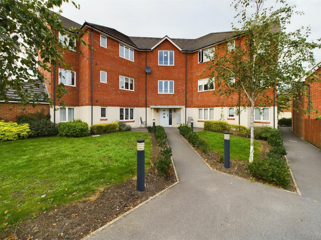 2 bedroom apartment for sale in Hornchurch Square, Farnborough