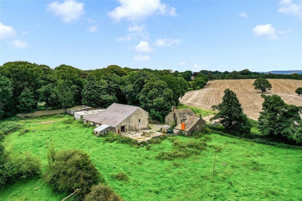 3 bedroom detached house for sale in Simonstone Lane, Simonstone