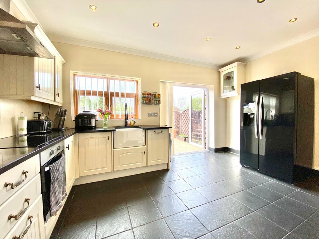 3 bedroom semidetached house for sale in Nash Road, Newport, NP19
