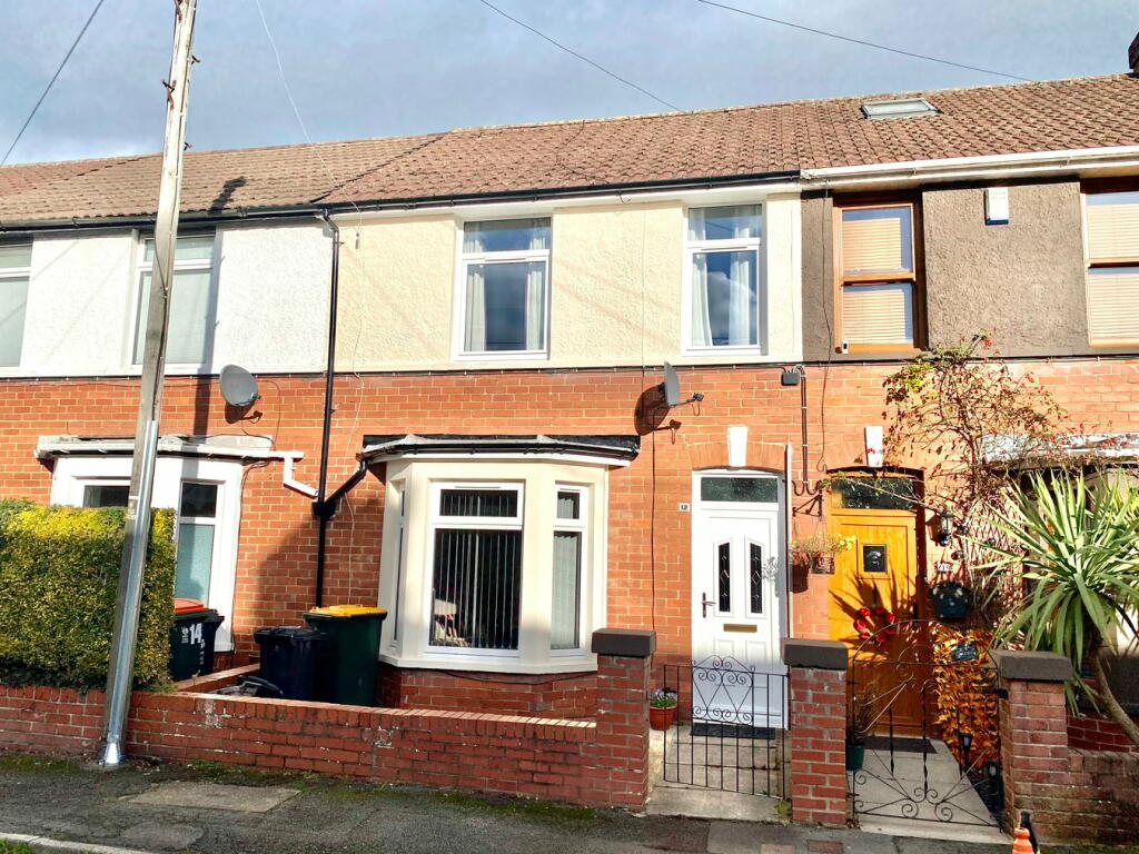3 bedroom terraced house for sale in Park Avenue, Rogerstone, Newport, NP10