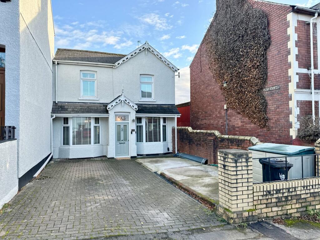 3 bedroom end of terrace house for sale in Victoria Avenue, Newport, NP19