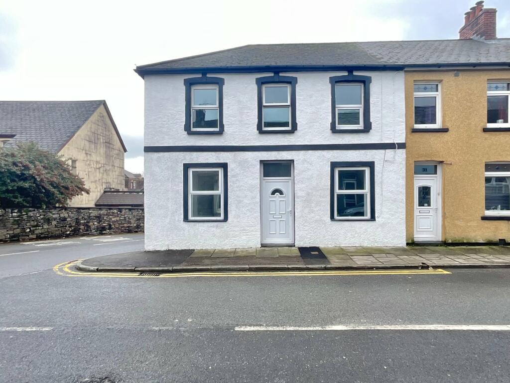 3 bedroom terraced house for sale in Broad Street, Griffithstown