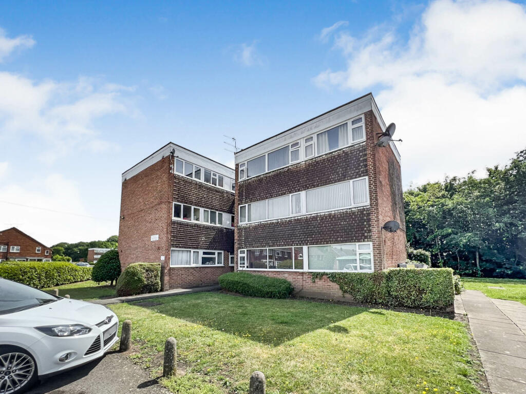 2 bedroom flat for sale in Yarningale Road, Coventry, CV3