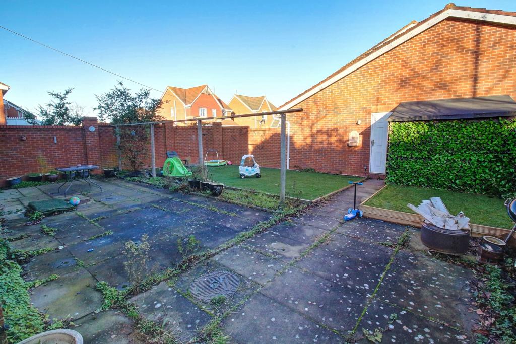 4 bedroom detached house for sale in Mitchell Road, Bedworth, CV12