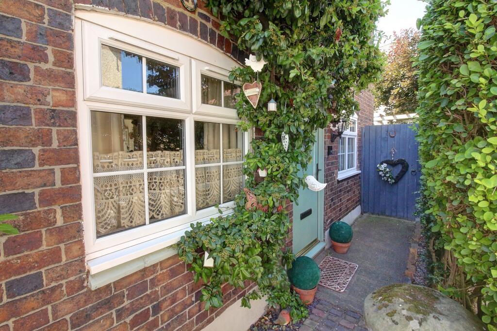 3 bedroom detached house for sale in Alders Lane, Nuneaton, CV10