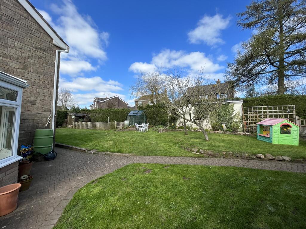 4 bedroom detached house for sale in Brookfields Road, Ipstones, Stoke