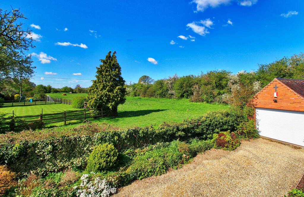 3 bedroom detached house for sale in Plough Road, Tibberton, Droitwich, WR9