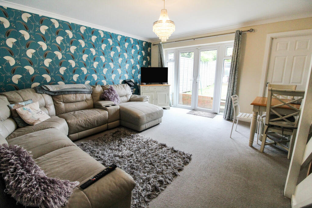 3 bedroom terraced house for sale in Willow Close, Bromsgrove, B61