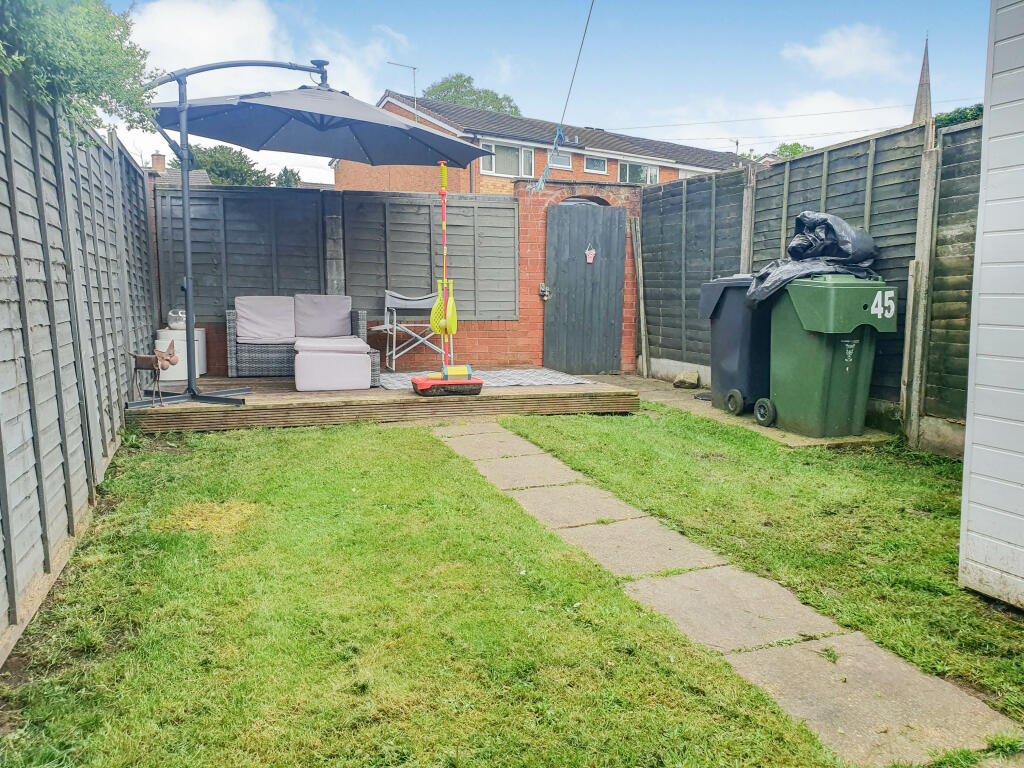 3 bedroom terraced house for sale in Willow Close, Bromsgrove, B61