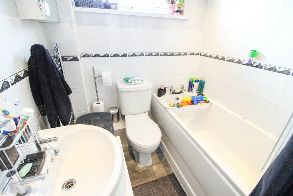 3 bedroom terraced house for sale in Willow Close, Bromsgrove, B61