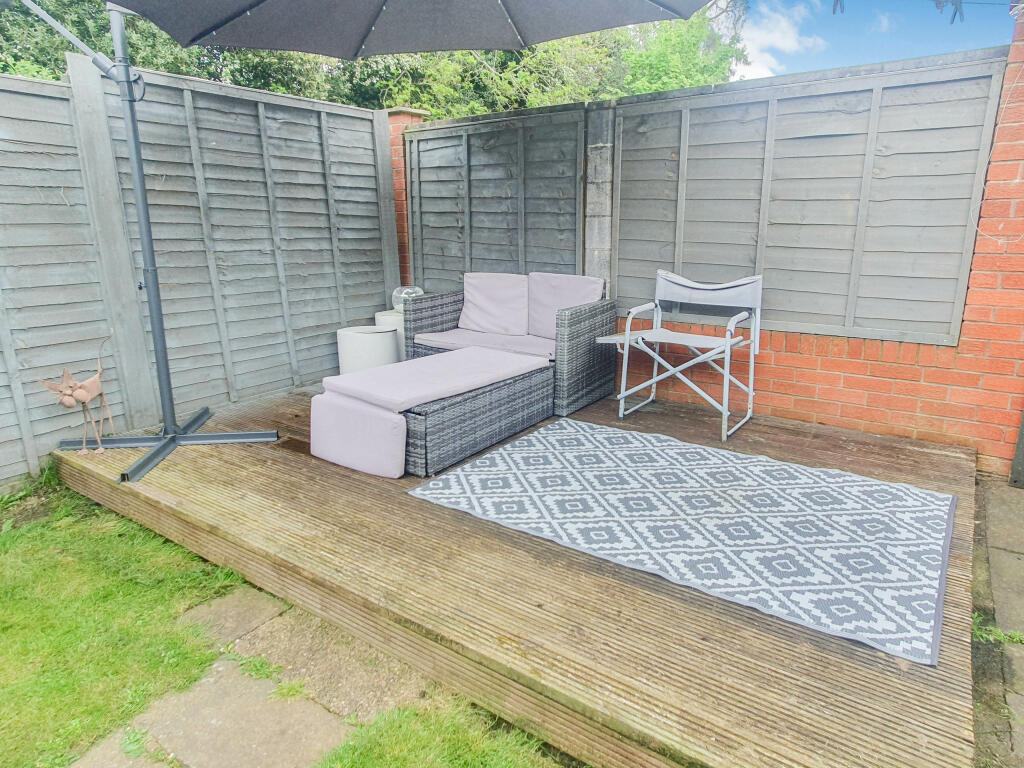 3 bedroom terraced house for sale in Willow Close, Bromsgrove, B61