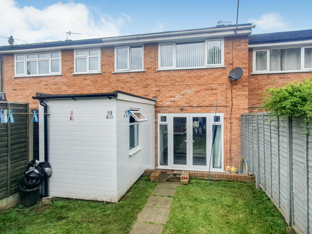 3 bedroom terraced house for sale in Willow Close, Bromsgrove, B61